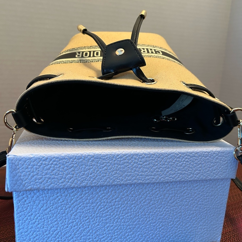 New Christian Dior Beauty Mini Bucket Bag - Picture 6 of 14